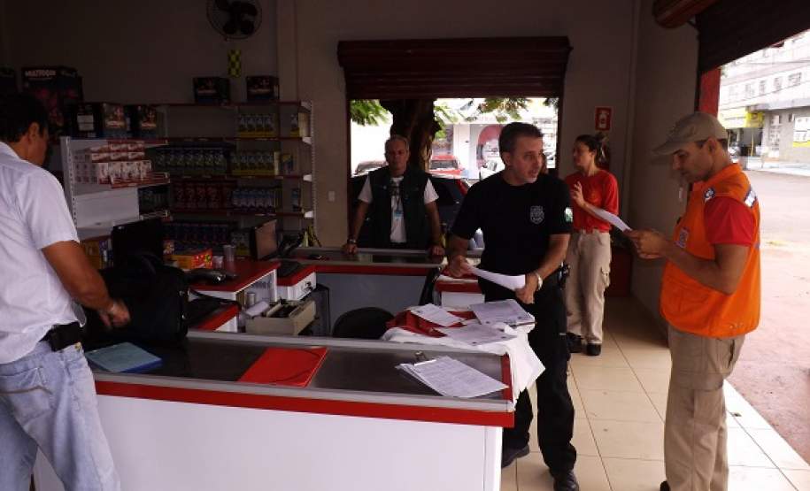 9ª Coordenadoria Regional de Proteção e Defesa Civil em conjunto com várias instituições, desenvolveu uma fiscalização em depósitos, armazenamentos e revendas de produtos perigosos no município de Foz do Iguaçu.