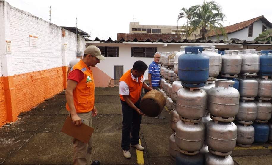 9ª Coordenadoria Regional de Proteção e Defesa Civil em conjunto com várias instituições, desenvolveu uma fiscalização em depósitos, armazenamentos e revendas de produtos perigosos no município de Foz do Iguaçu.