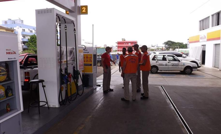 9ª Coordenadoria Regional de Proteção e Defesa Civil em conjunto com várias instituições, desenvolveu uma fiscalização em depósitos, armazenamentos e revendas de produtos perigosos no município de Foz do Iguaçu.