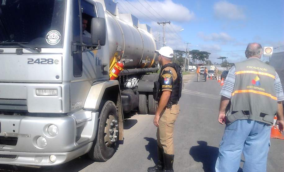 1ª CORPDEC realiza fiscalização no transporte rodoviário de produtos perigosos