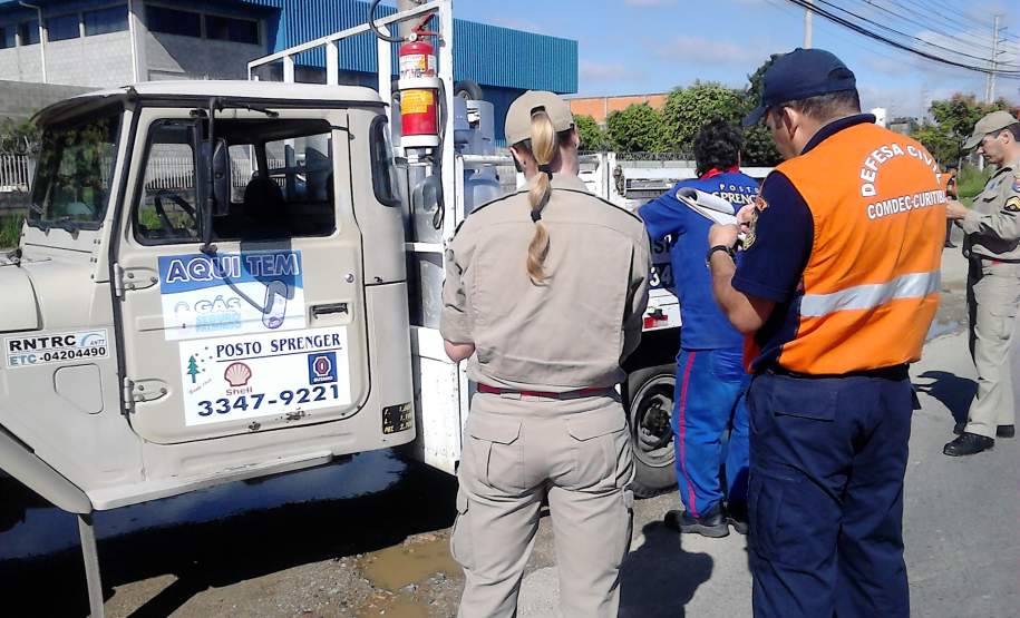 1ª CORPDEC realiza fiscalização no transporte rodoviário de produtos perigosos