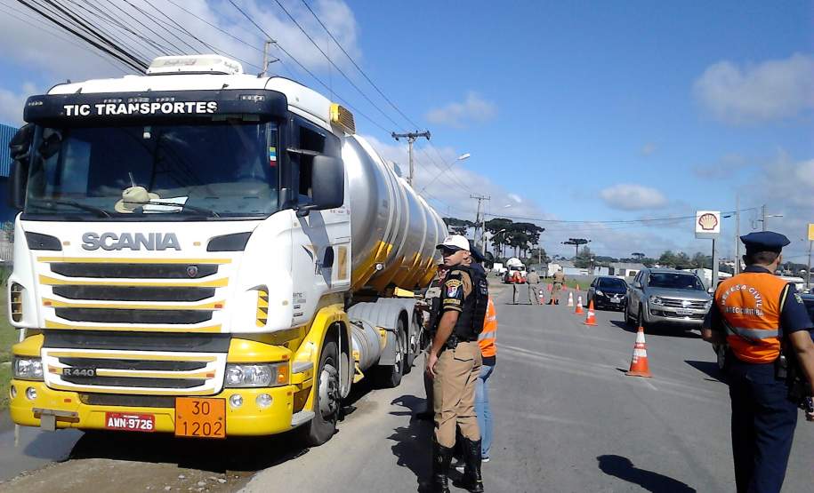1ª CORPDEC realizou fiscalização preventiva e de orientação no transporte rodoviário de produtos perigosos.