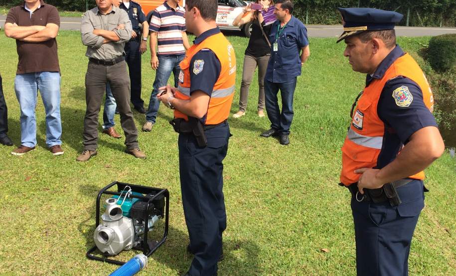 1ª CORPDEC participa de solenidade para entrega de novos equipamentos a COMPDEC de Curitiba Novos equipamentos são recebidos pela Defesa Civil de Curitiba