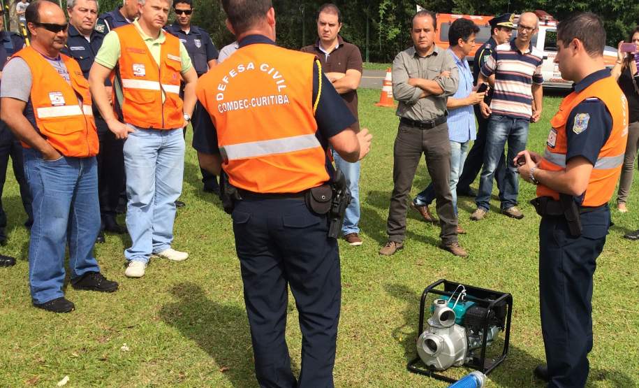 1ª CORPDEC participa de solenidade para entrega de novos equipamentos a COMPDEC de Curitiba Novos equipamentos são recebidos pela Defesa Civil de Curitiba
