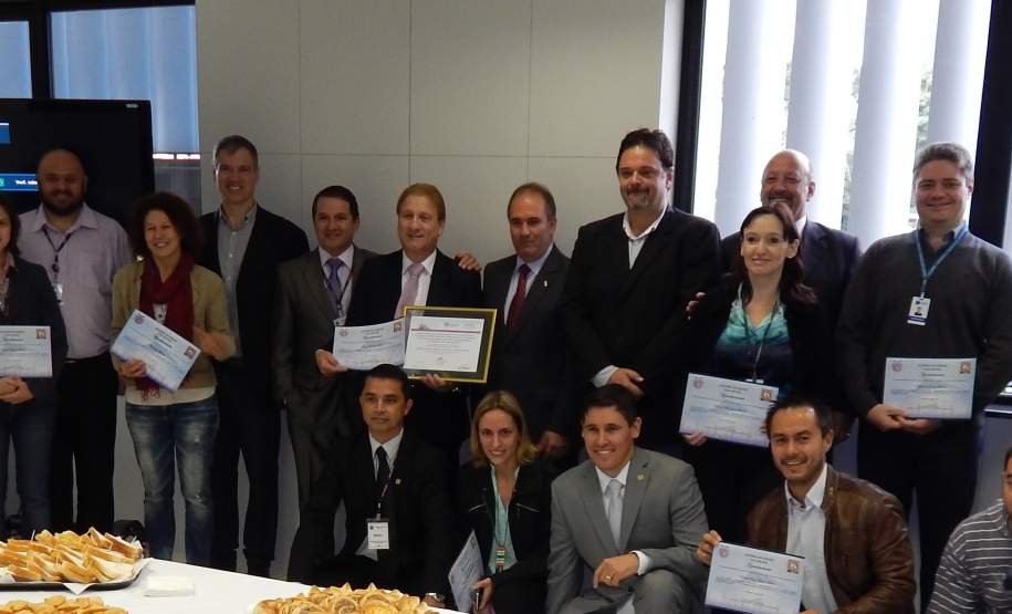 Lançamento do Aplicativo SISDC e Framework GEODC Celepar CEPDEC Lançamento do Aplicativo SISDC e Framework GEODC Celepar CEPDEC