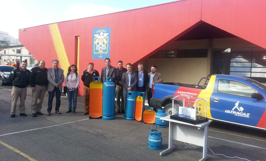 Programa Brigada Escolar - Defesa Civil na Escola Parceria entre Corpo de Bombeiros e Grupo Ultra resulta em benefícios para os treinamentos do Programa Brigada Escolar – Defesa Civil na Escola