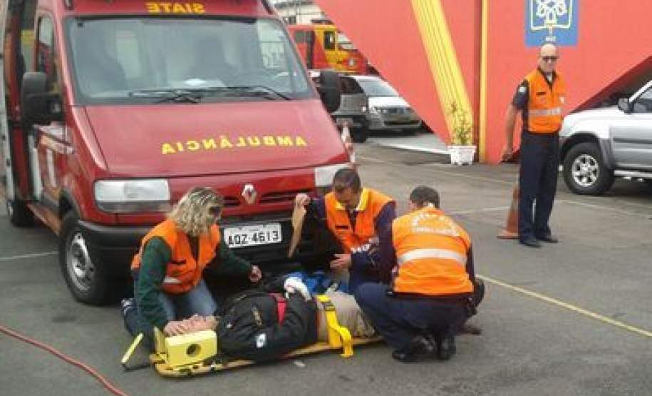 Capacitação para Supervisores da Guarda Municipal de Curitiba Integrantes da Comissão de Segurança do Sistema Municipal de Proteção e Defesa Civil recebem treinamento teórico/prático para atendimento a emergências com produtos perigosos