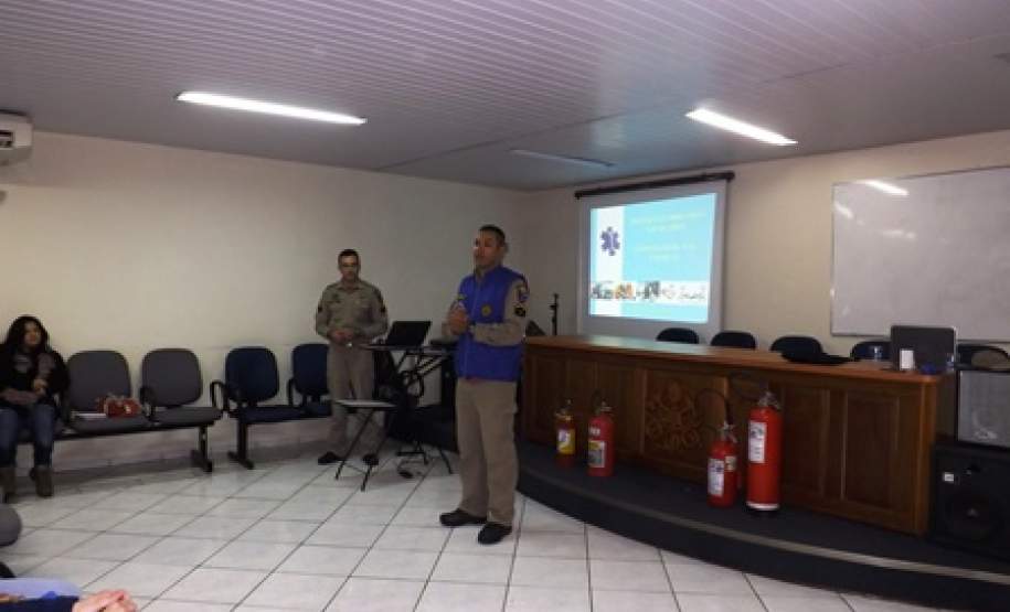Instrução de Primeiros Socorros realizada pelo Sd. QPM 2-0 Marquetto