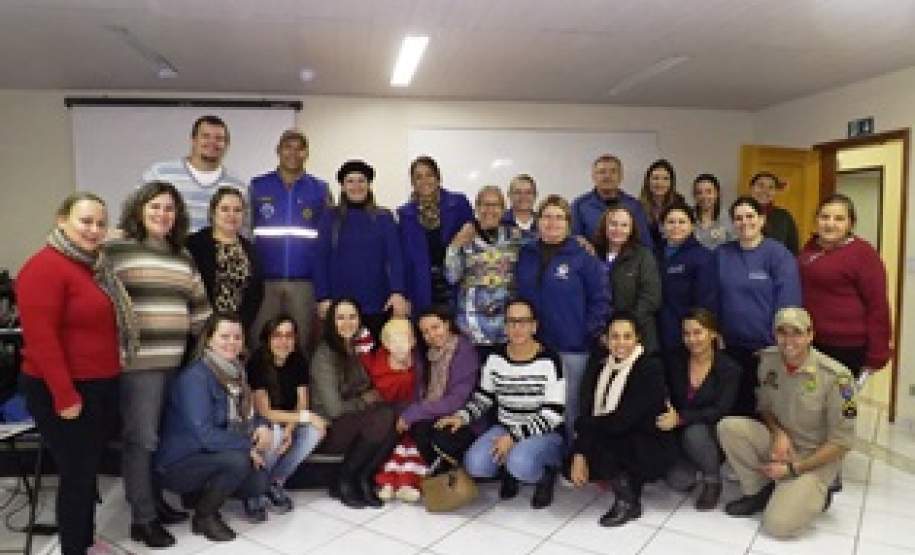 Profissionais pertencentes as entidades conveniadas com a Secretaria Estadual de Educação do Estado do Paraná, na modalidade de ensino especial.