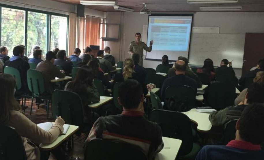 Treimamento de Engenheiros e Arquitetos Treimamento de Engenheiros e Arquitetos