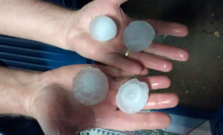 Vendaval e granizo afetam cidades no interior do Paraná Vendaval e granizo afetam cidades no interior do Paraná