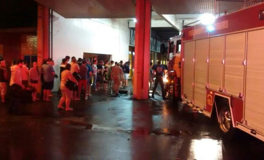 Vendaval e granizo afetam cidades no interior do Paraná Vendaval e granizo afetam cidades no interior do Paraná