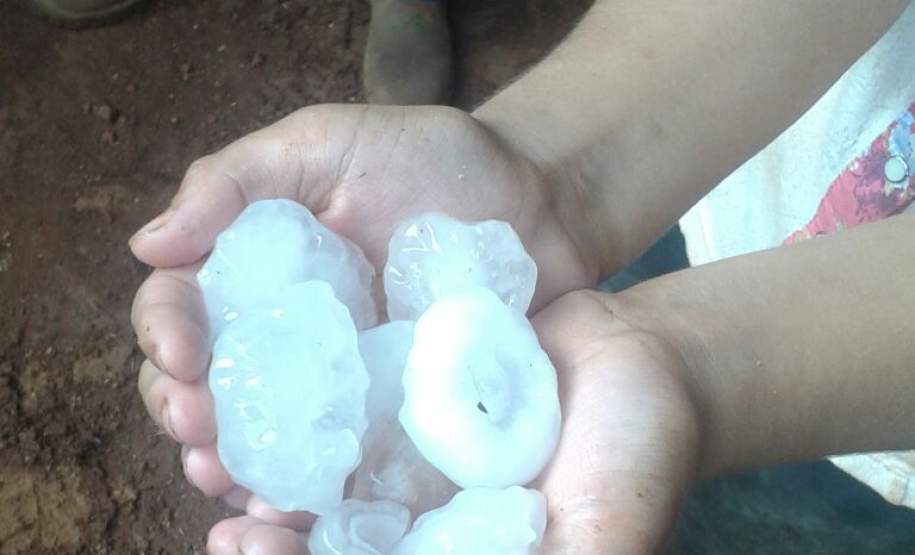 Vendaval e granizo afetam cidades no interior do Paraná Vendaval e granizo afetam cidades no interior do Paraná
