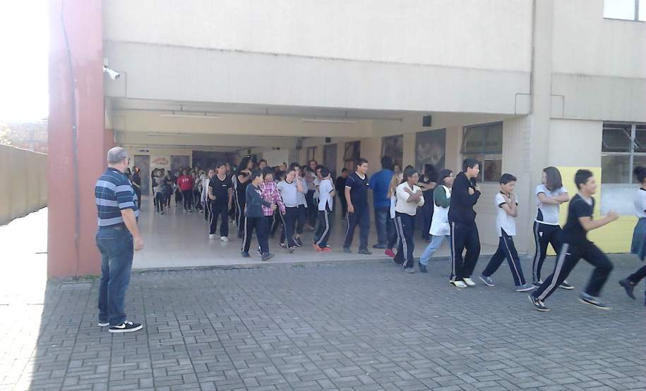 1ª CORPDEC participa de simulados de plano de abandono em Colégios Estaduais de Curitiba