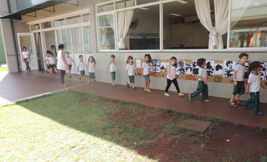 A 5ª CORPEDEC - Coordenadoria Regional de Proteção e  Defesa Civil, realizou na tarde de ontem, 29, plano de abandono no CMEI, Centro Municipal de Educação Infantil, Gerardo Braga, na cidade de Maringá. A realização do simulado de abandono se deve a continuação dos treinamentos e conhecimentos adquiridos no curso de Brigadas Escolares.