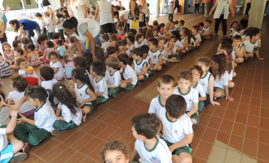 A 5ª CORPEDEC - Coordenadoria Regional de Proteção e  Defesa Civil, realizou na tarde de ontem, 29, plano de abandono no CMEI, Centro Municipal de Educação Infantil, Gerardo Braga, na cidade de Maringá. A realização do simulado de abandono se deve a continuação dos treinamentos e conhecimentos adquiridos no curso de Brigadas Escolares.