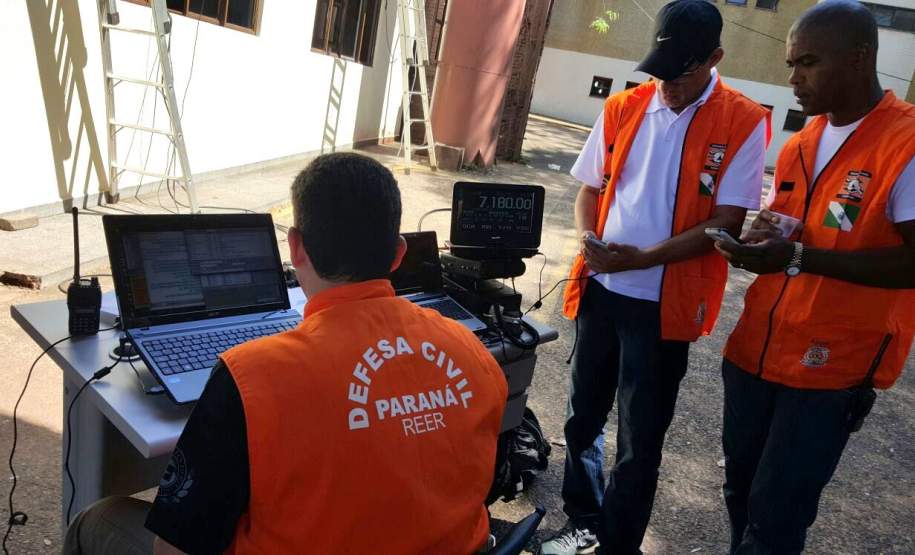 SIMULADO REER (REDE ESTADUAL DE EMERGÊNCIA DE RADIOAMADORES) No último dia 07 voluntários realizaram um simulado de radioemergência da Rede Estadual de Emergência de Radioamadores - REER