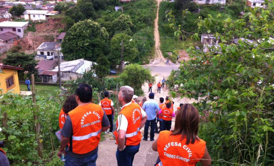 COORDENADORIA ESTADUAL DE PROTEÇÃO E DEFESA CIVIL PROMOVE TREINAMENTO PARA AVALIAÇÃO DE RISCOS DE DESLIZAMENTOS.