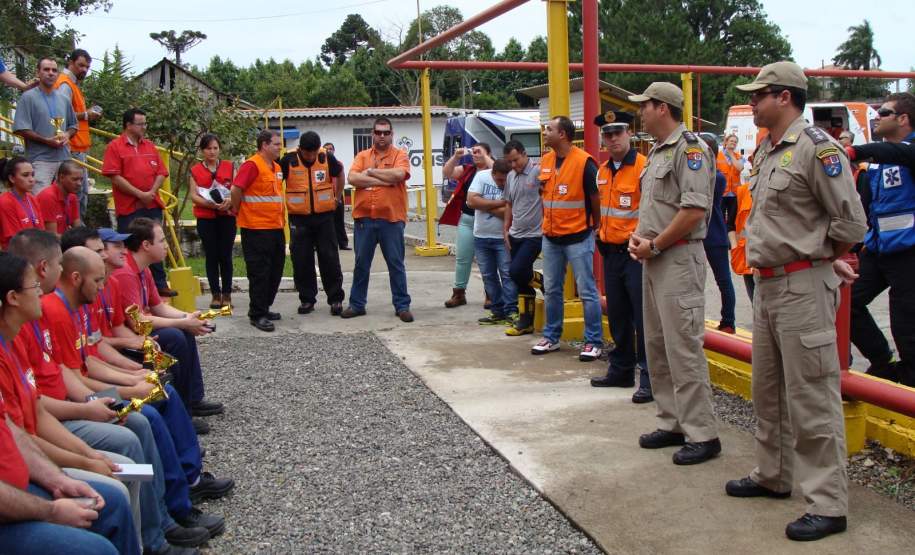 COMBEPAM REÚNE GRANDES INDÚSTRIAS DO PAM-CIC COMPETIÇÃO ENTRE GRANDES INDÚSTRIAS DO PAM-CIC GERA INTEGRAÇÃO ENTRE OS BRIGADISTAS