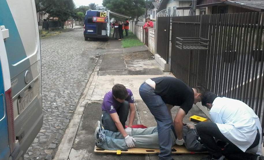 1ª SEMANA MUNICIPAL DE CONSCIENTIZAÇÃO E PREVENÇÃO CONTRA DESASTRES NATURAIS E OCUPAÇÃO URBANA - Irati A COMPDEC do Município de Irati, apoiada pela 2ª CORPDEC, realizam na Semana de 30 de Novembro a 04 de Dezembro de 2015 a “1ª SEMANA MUNICIPAL DE CONSCIENTIZAÇÃO E PREVENÇÃO CONTRA DESASTRES NATURAIS E OCUPAÇÃO URBANA onde acontecem palestras sobre a Legislação Brasileira para Proteção e Defesa civil ministrada pela Coordenadoria Estadual de Proteção e Defesa Civil, Apresentação do documento de Inscrição na Campanha “Construindo Cidades Resilientes: Minha cidade está se