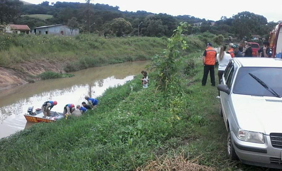 1ª SEMANA MUNICIPAL DE CONSCIENTIZAÇÃO E PREVENÇÃO CONTRA DESASTRES NATURAIS E OCUPAÇÃO URBANA - Irati A COMPDEC do Município de Irati, apoiada pela 2ª CORPDEC, realizam na Semana de 30 de Novembro a 04 de Dezembro de 2015 a “1ª SEMANA MUNICIPAL DE CONSCIENTIZAÇÃO E PREVENÇÃO CONTRA DESASTRES NATURAIS E OCUPAÇÃO URBANA onde acontecem palestras sobre a Legislação Brasileira para Proteção e Defesa civil ministrada pela Coordenadoria Estadual de Proteção e Defesa Civil, Apresentação do documento de Inscrição na Campanha “Construindo Cidades Resilientes: Minha cidade está se