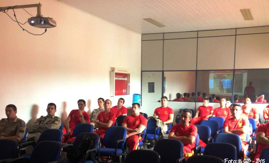 Instrução teórica - Quartel de Bombeiros Nilson Neves - Paranaguá Paraná