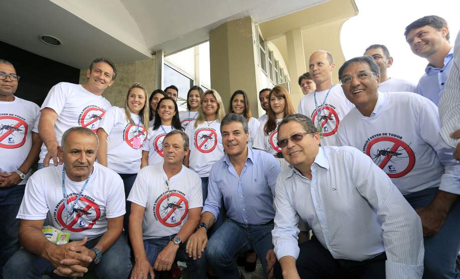 Litoral tem mais R$ 4 milhões para o combate à dengue O governador Beto Richa participou nesta sexta-feira (22), em Paranaguá, da solenidade de liberação de R$ 4 milhões para o combate à dengue no Litoral. Os recursos são oriundos de um acordo judicial entre a Administração dos Portos de Paranaguá e Antonina (Appa) e o Ministério Público Federal e foram repassados ao fundo de Saúde de Paranaguá.