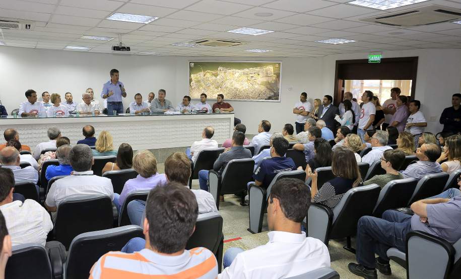 Litoral tem mais R$ 4 milhões para o combate à dengue O governador Beto Richa participou nesta sexta-feira (22), em Paranaguá, da solenidade de liberação de R$ 4 milhões para o combate à dengue no Litoral. Os recursos são oriundos de um acordo judicial entre a Administração dos Portos de Paranaguá e Antonina (Appa) e o Ministério Público Federal e foram repassados ao fundo de Saúde de Paranaguá.