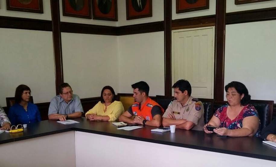 REUNIÃO SOBRE A DENGUE REUNE INTEGRANTES DA DEFESA CIVIL ESTADUAL, PREFEITO, SECRETARIAS E REPRESENTANTES DA DEFESA CIVIL REGIONAL E MUNICIPAL EM PARANAGUÁ. REUNIÃO SOBRE A DENGUE REUNE INTEGRANTES DA DEFESA CIVIL ESTADUAL, PREFEITO, SECRETARIAS E REPRESENTANTES DA DEFESA CIVIL REGIONAL E MUNICIPAL EM PARANAGUÁ.