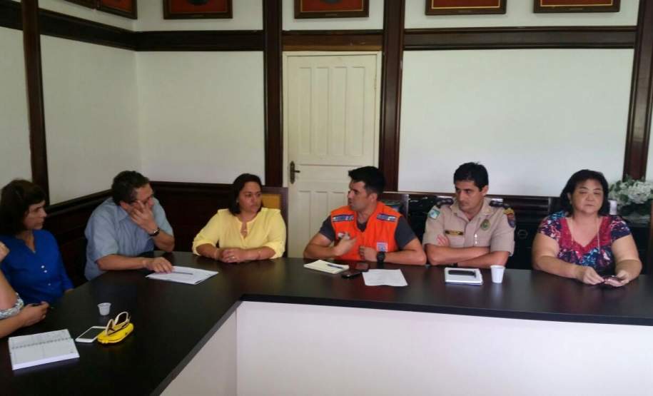 REUNIÃO SOBRE A DENGUE REUNE INTEGRANTES DA DEFESA CIVIL ESTADUAL, PREFEITO, SECRETARIAS E REPRESENTANTES DA DEFESA CIVIL REGIONAL E MUNICIPAL EM PARANAGUÁ. REUNIÃO SOBRE A DENGUE REÚNE INTEGRANTES DA DEFESA CIVIL ESTADUAL, PREFEITO, SECRETARIAS E REPRESENTANTES DA DEFESA CIVIL REGIONAL E MUNICIPAL EM PARANAGUÁ.