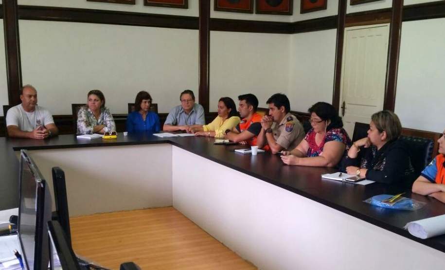 REUNIÃO SOBRE A DENGUE REÚNE INTEGRANTES DA DEFESA CIVIL ESTADUAL, PREFEITO, SECRETARIAS E REPRESENTANTES DA DEFESA CIVIL REGIONAL E MUNICIPAL EM PARANAGUÁ. REUNIÃO SOBRE A DENGUE REÚNE INTEGRANTES DA DEFESA CIVIL ESTADUAL, PREFEITO, SECRETARIAS E REPRESENTANTES DA DEFESA CIVIL REGIONAL E MUNICIPAL EM PARANAGUÁ.