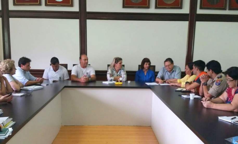 REUNIÃO SOBRE A DENGUE REÚNE INTEGRANTES DA DEFESA CIVIL ESTADUAL, PREFEITO, SECRETARIAS E REPRESENTANTES DA DEFESA CIVIL REGIONAL E MUNICIPAL EM PARANAGUÁ. REUNIÃO SOBRE A DENGUE REÚNE INTEGRANTES DA DEFESA CIVIL ESTADUAL, PREFEITO, SECRETARIAS E REPRESENTANTES DA DEFESA CIVIL REGIONAL E MUNICIPAL EM PARANAGUÁ.