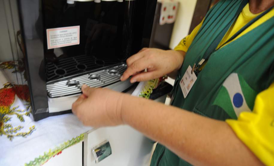 O sábado de Carnaval (6) foi escolhido pelo Governo do Estado para a realização da campanha Hora H – Todos contra o mosquito da Dengue. O objetivo é convocar todos os paranaenses a vistoriar casas e quintais simultaneamente, às 10h da manhã, com o objetivo de eliminar criadouros do mosquito transmissor da dengue, zika e chikungunya.