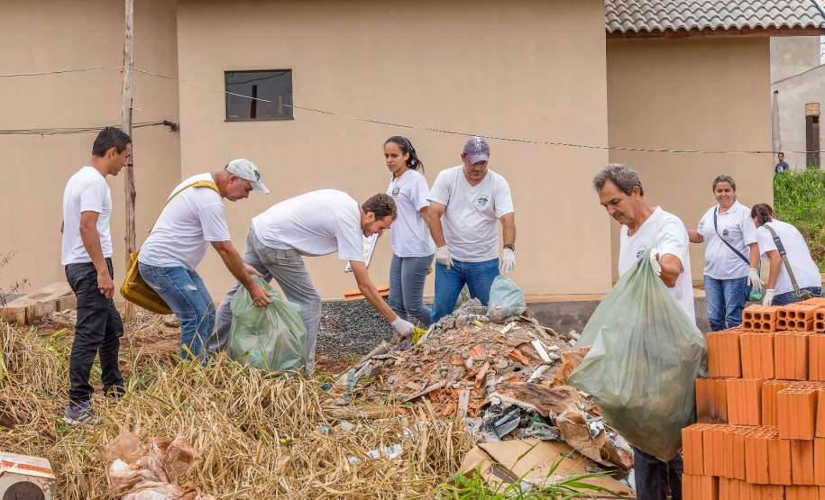 Paraná terá Hora H de combate ao mosquito Aedes aegypti O sábado de Carnaval (6) foi escolhido pelo Governo do Estado para a realização da campanha Hora H – Todos contra o mosquito da Dengue. O objetivo é convocar todos os paranaenses a vistoriar casas e quintais simultaneamente, às 10h da manhã, com o objetivo de eliminar criadouros do mosquito transmissor da dengue, zika e chikungunya.