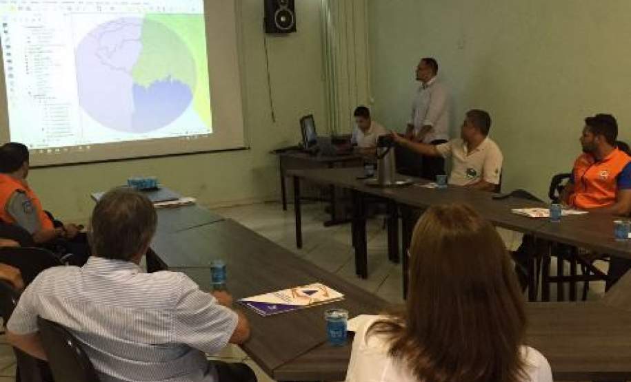 Médico Veterinário do Centro de Controle de Zoonoses explana o mapeamento da região da tríplice fronteira e os municípios da região.