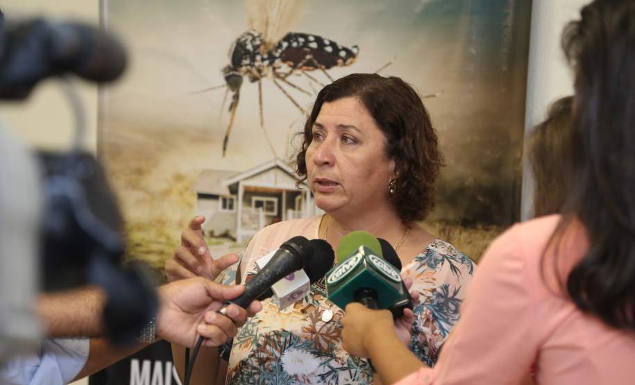 Paraná usa tecnologia pioneira para detectar dengue, zika e Chikungunya A Secretaria de Estado da Saúde apresentou nesta sexta-feira (5) a nova tecnologia utilizada pelo Laboratório Central do Estado (Lacen-PR) para o diagnóstico simultâneo de dengue, zika e chikungunya. Pioneiro no país, o Teste para Diagnóstico Molecular de Arboviroses Metodologia Multiplex, em uso desde o dia 3 de fevereiro, amplia a capacidade de análise do Lacen de 60 para 1.400 exames semanais.