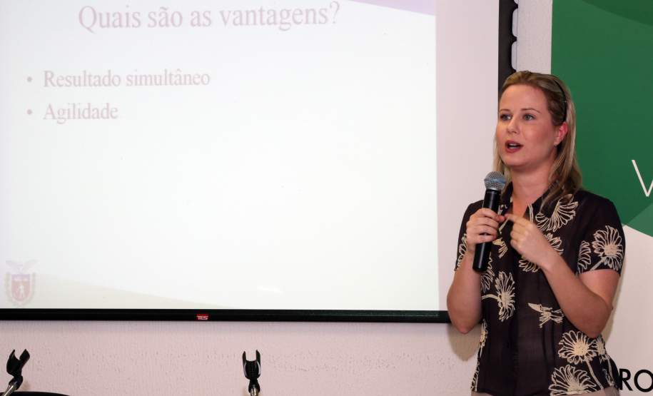 Paraná participa de evento da ONU sobre redução de riscos e desastres A Secretaria de Estado da Saúde apresentou nesta sexta-feira (5) a nova tecnologia utilizada pelo Laboratório Central do Estado (Lacen-PR) para o diagnóstico simultâneo de dengue, zika e chikungunya. Pioneiro no país, o Teste para Diagnóstico Molecular de Arboviroses Metodologia Multiplex, em uso desde o dia 3 de fevereiro, amplia a capacidade de análise do Lacen de 60 para 1.400 exames semanais.
