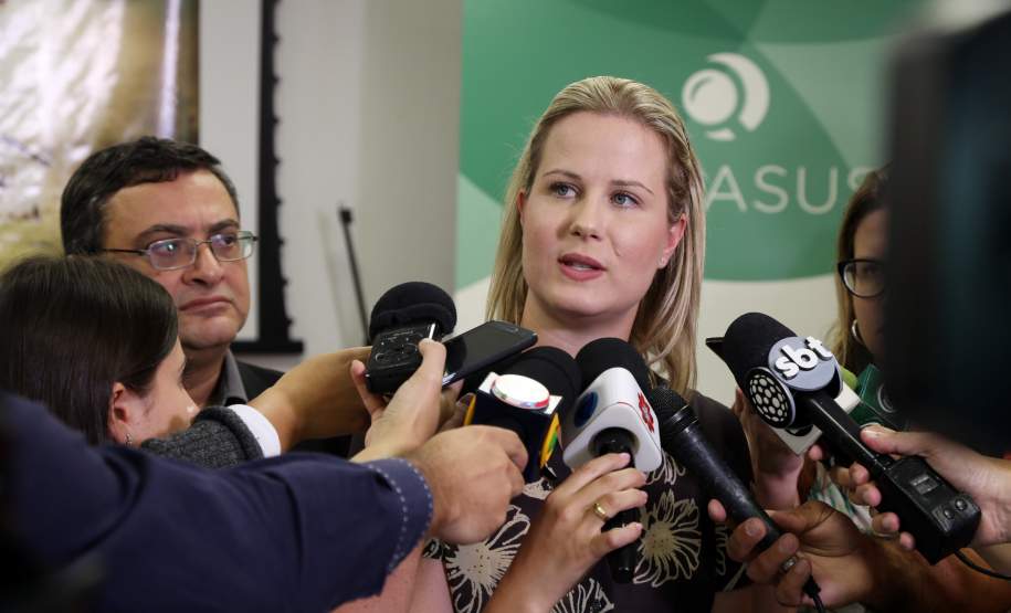Paraná usa tecnologia pioneira para detectar dengue, zika e Chikungunya A Secretaria de Estado da Saúde apresentou nesta sexta-feira (5) a nova tecnologia utilizada pelo Laboratório Central do Estado (Lacen-PR) para o diagnóstico simultâneo de dengue, zika e chikungunya. Pioneiro no país, o Teste para Diagnóstico Molecular de Arboviroses Metodologia Multiplex, em uso desde o dia 3 de fevereiro, amplia a capacidade de análise do Lacen de 60 para 1.400 exames semanais.