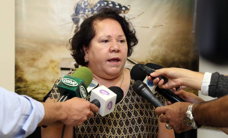 Paraná usa tecnologia pioneira para detectar dengue, zika e Chikungunya A Secretaria de Estado da Saúde apresentou nesta sexta-feira (5) a nova tecnologia utilizada pelo Laboratório Central do Estado (Lacen-PR) para o diagnóstico simultâneo de dengue, zika e chikungunya. Pioneiro no país, o Teste para Diagnóstico Molecular de Arboviroses Metodologia Multiplex, em uso desde o dia 3 de fevereiro, amplia a capacidade de análise do Lacen de 60 para 1.400 exames semanais.
