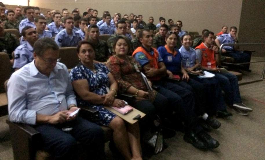 COORDENADORIA ESTADUAL DE PROTEÇÃO E DEFESA CIVIL E FORÇAS ARMADAS NO COMBATE AO MOSQUITO AEDES AEGYPTI Na tarde do dia (11/02), representantes da Coordenadoria Estadual de Proteção e Defesa Civil estiveram presentes no CINDACTA II, ministrando uma palestra com várias instruções, além da capacitação dos militares nas abordagens em residências