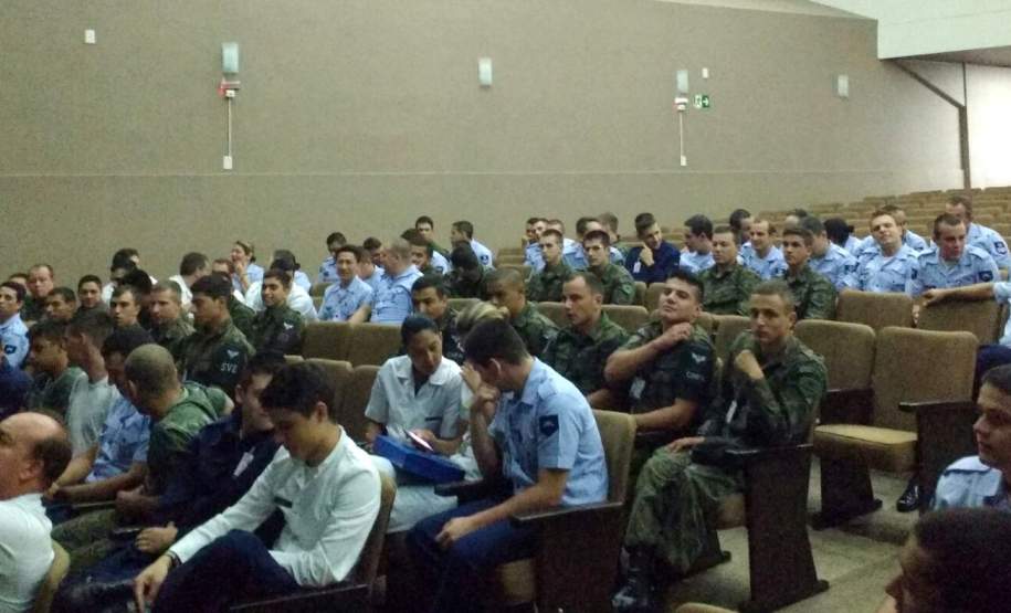 COORDENADORIA ESTADUAL DE PROTEÇÃO E DEFESA CIVIL E FORÇAS ARMADAS NO COMBATE AO MOSQUITO AEDES AEGYPTI Na tarde do dia (11/02), representantes da Coordenadoria Estadual de Proteção e Defesa Civil estiveram presentes no CINDACTA II, ministrando uma palestra com várias instruções, além da capacitação dos militares nas abordagens em residências