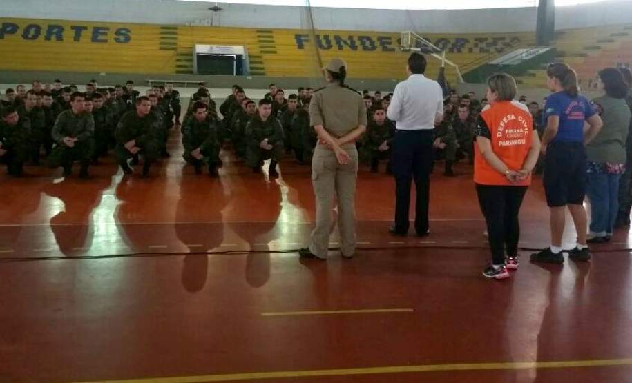 DEFESA CIVIL NA OPERAÇÃO DENGUE SEM ASAS A partir de hoje (12/02) a Defesa Civil e Militares das Forças Armadas iniciaram um grande trabalho para acabar com focos do mosquito Aedes Aegypti em Paranaguá, um dos Municípios mais afetados pela epidemia
