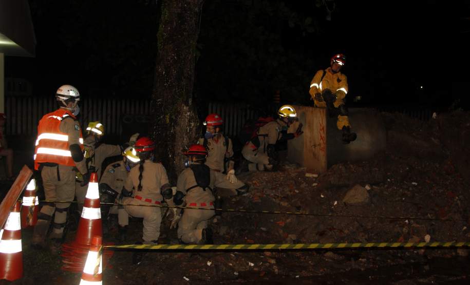 DESMORONAMENTOS E SOTERRAMENTOS