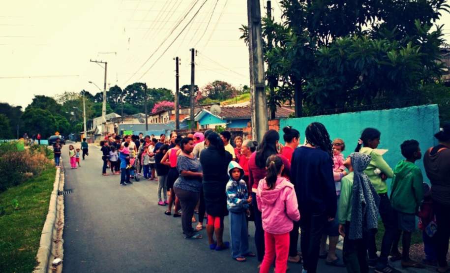 Entrega de Chocolates para Crianças da Associação de Moradores e Amigos da Vila Estrela Na manhã da última quinta-feira, dia 24 de março, o 1º Grupamento de Bombeiros e 1ª CORPDEC realizaram a entrega de chocolates para crianças integrantes da Associação de Moradores e Amigos da Vila Estrela, localizada na Rua Aristides Borsatto, nº 372, Vila Estrela, no Bairro Fazendinha