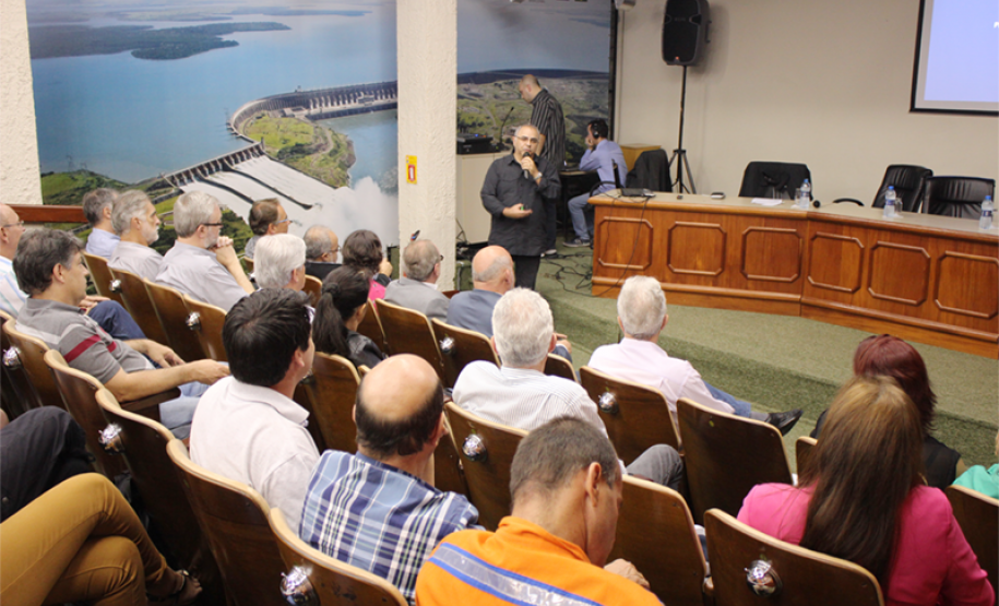 Debate – Tremores de Terra em Londrina-PR No dia 31 de março a Câmara Técnica Ciências da Terra, com apoio da Câmara Técnica Gestão de Catástrofes e da Associação Profissional dos Geólogos do Paraná (Agepar), promoveu debate sobre os tremores de terra ocorridos em Londrina em dezembro de 2015 e janeiro de 2016.