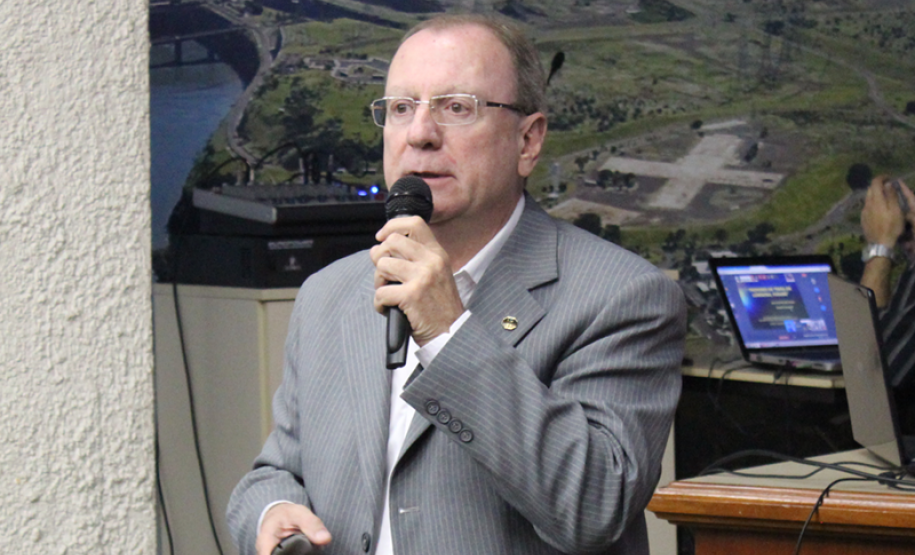 Debate – Tremores de Terra em Londrina-PR No dia 31 de março a Câmara Técnica Ciências da Terra, com apoio da Câmara Técnica Gestão de Catástrofes e da Associação Profissional dos Geólogos do Paraná (Agepar), promoveu debate sobre os tremores de terra ocorridos em Londrina em dezembro de 2015 e janeiro de 2016.