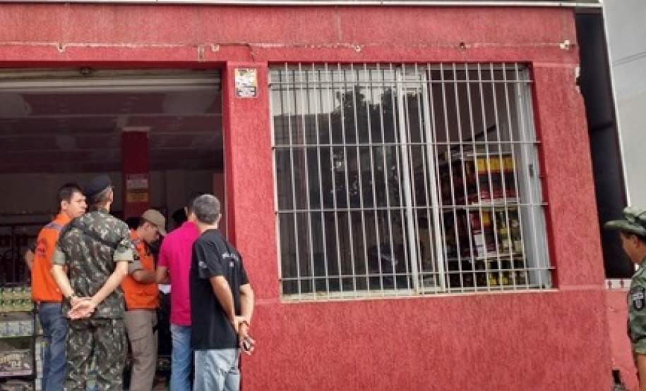 9ª Coordenadoria Regional de Proteção e Defesa Civil realiza fiscalização em depósitos e revendas de produtos perigosos no município de Foz do Iguaçu. 9ª Coordenadoria Regional de Proteção e Defesa Civil realiza fiscalização em depósitos e revendas de produtos perigosos no município de Foz do Iguaçu.