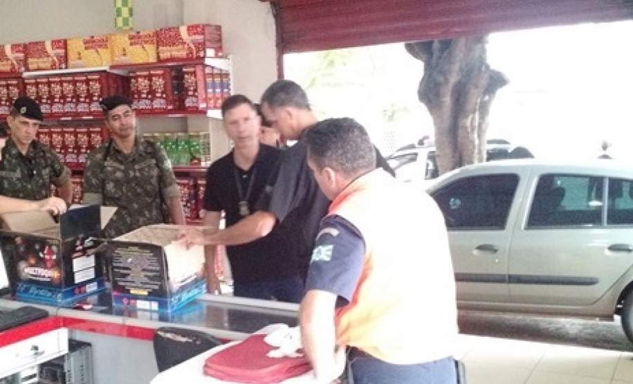 9ª Coordenadoria Regional de Proteção e Defesa Civil realiza fiscalização em depósitos e revendas de produtos perigosos no município de Foz do Iguaçu. 9ª Coordenadoria Regional de Proteção e Defesa Civil realiza fiscalização em depósitos e revendas de produtos perigosos no município de Foz do Iguaçu.