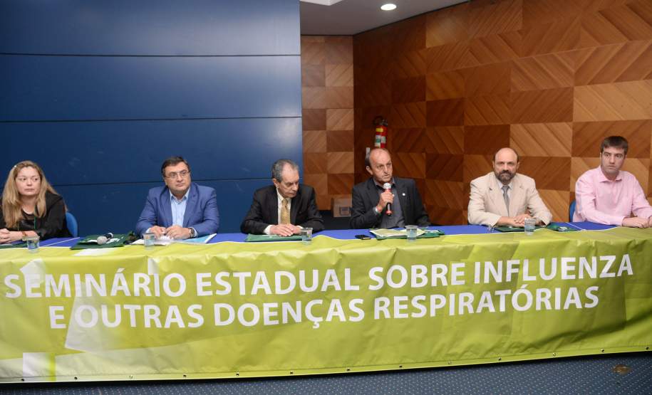 O secretário estadual da Saúde, Michele Caputo Neto, disse nesta terça-feira (12) que o Estado do Paraná está preparado para enfrentar um possível aumento no número de casos de gripe neste ano. Segundo ele, a rede pública de saúde tem estrutura, equipamentos, medicamentos e profissionais de saúde capacitados para dar reposta a esse tipo de situação.