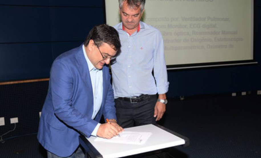 O secretário estadual da Saúde, Michele Caputo Neto, disse nesta terça-feira (12) que o Estado do Paraná está preparado para enfrentar um possível aumento no número de casos de gripe neste ano. Segundo ele, a rede pública de saúde tem estrutura, equipamentos, medicamentos e profissionais de saúde capacitados para dar reposta a esse tipo de situação.